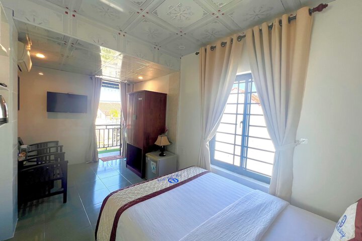Room 52 of 153