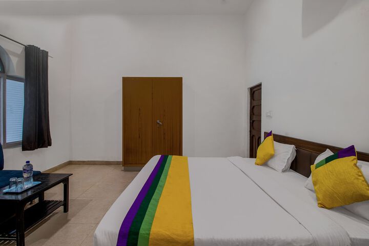Room 8 of 18