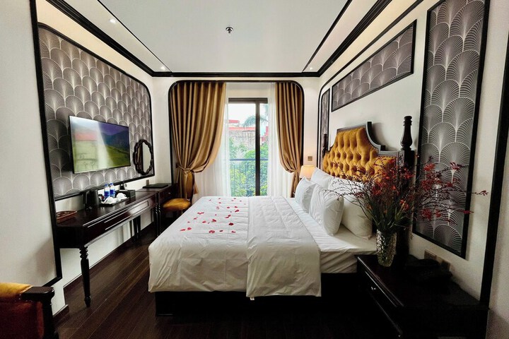 Room 15 of 165