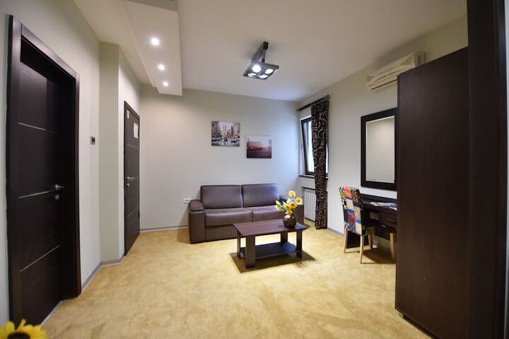 Room 21 of 27