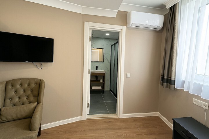 Room 9 of 42