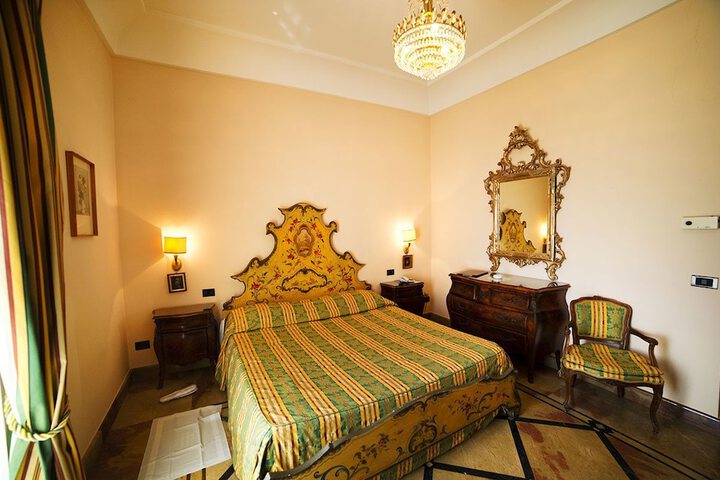 Room 6 of 67
