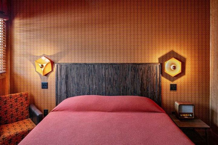 Room 6 of 31