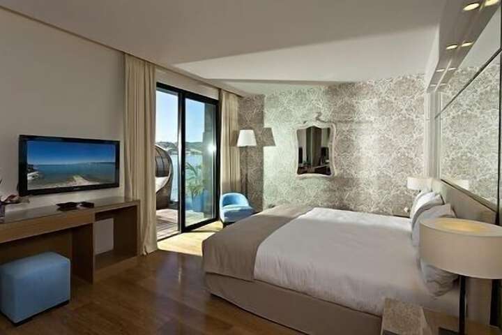 Room 14 of 82