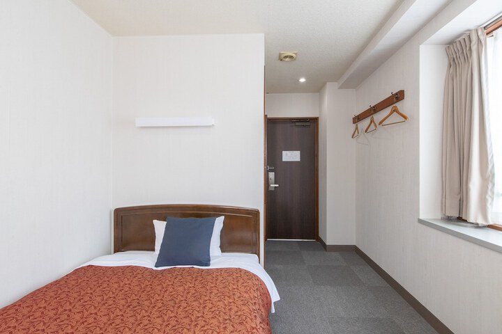 Room 35 of 64