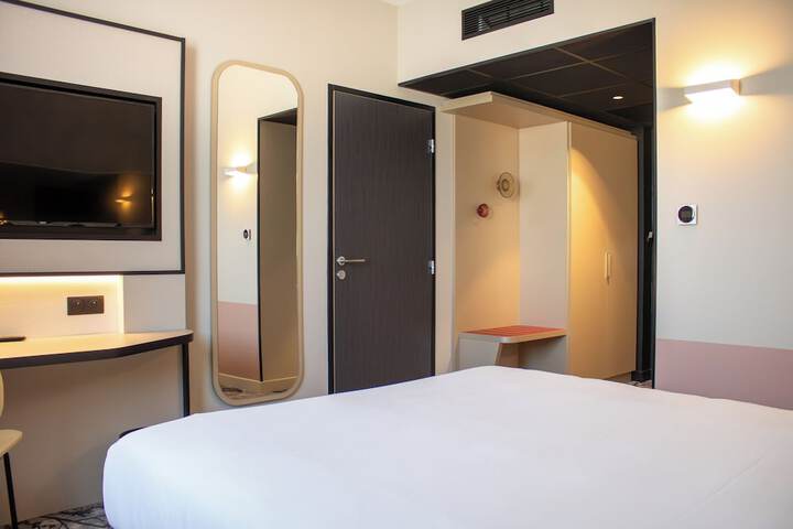 Room 45 of 98