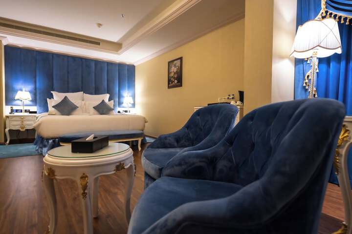 Room 25 of 76
