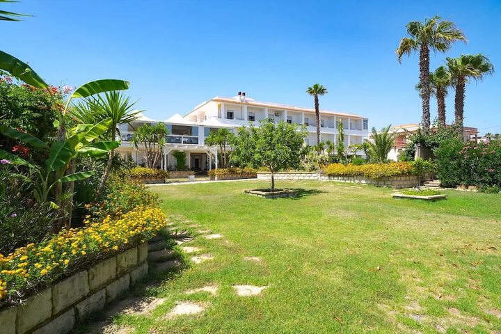 Hotel Exterior 44 of 55