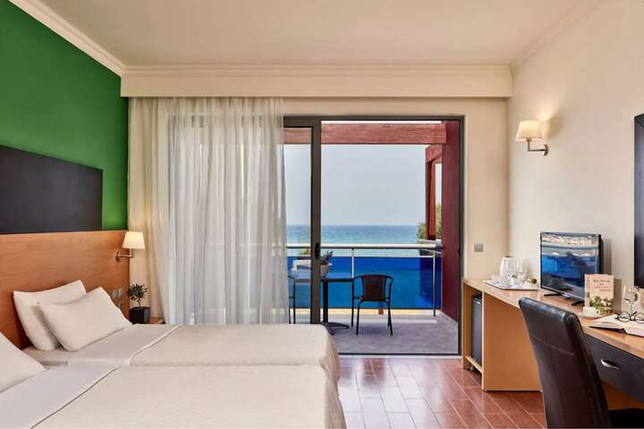 Room 16 of 106