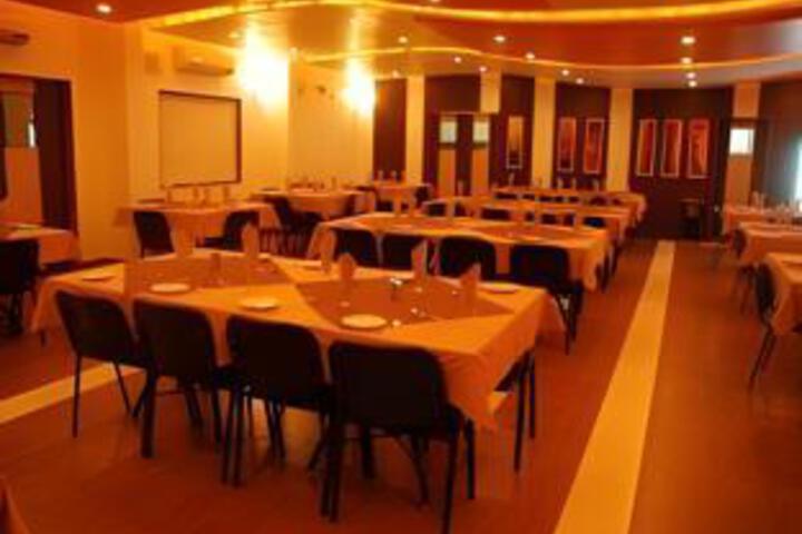 Dining 7 of 10