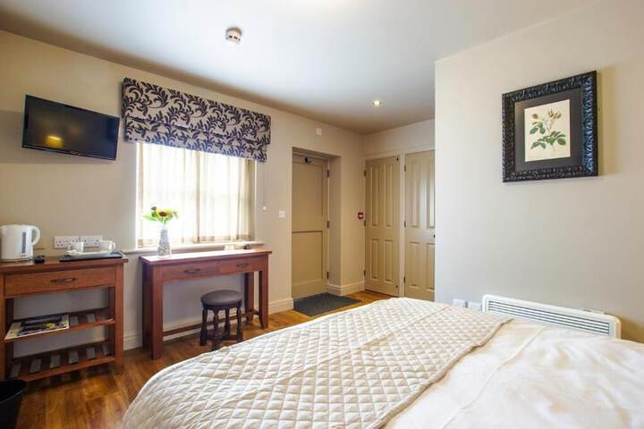 Room 2 of 16