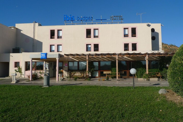 Hotel Exterior 38 of 42