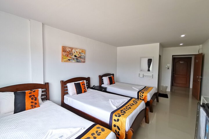 Room 9 of 32