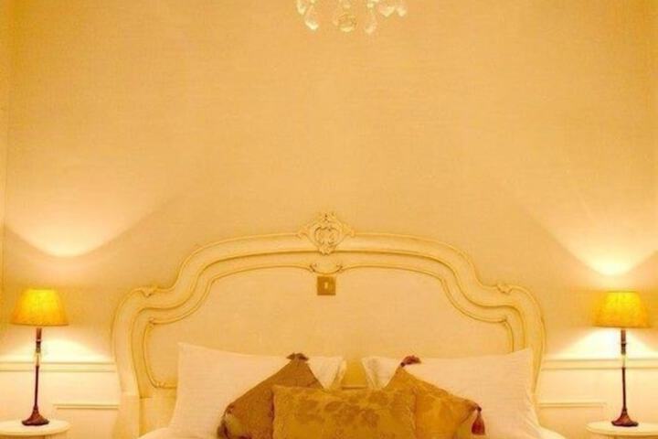 Room 11 of 24