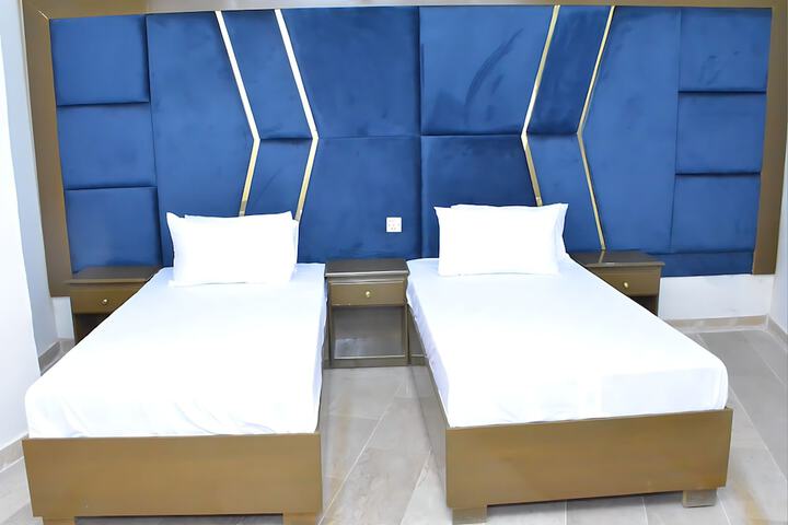 Room 6 of 19