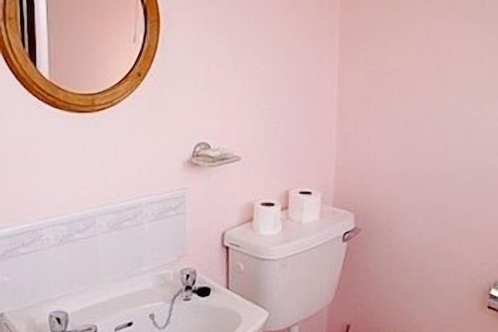 Room 7 of 16