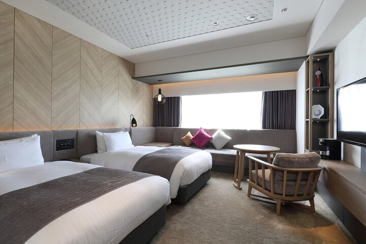 Room 9 of 120