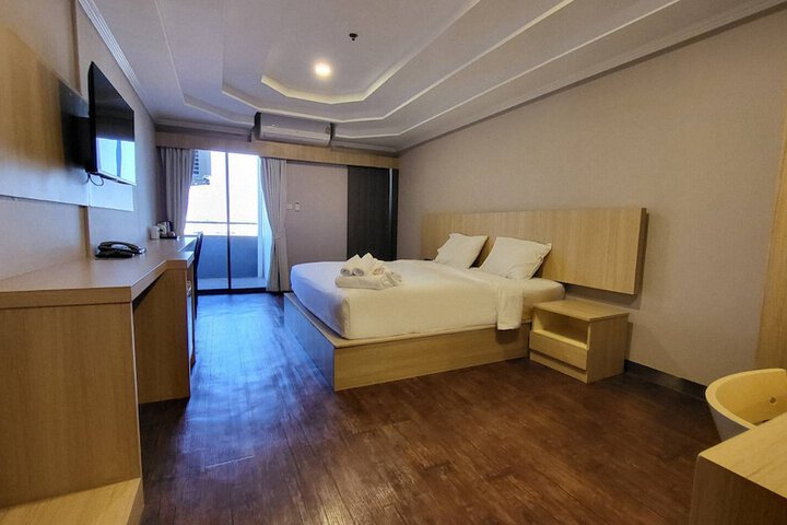 Room 16 of 90