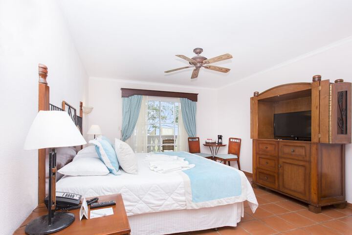 Room 3 of 87
