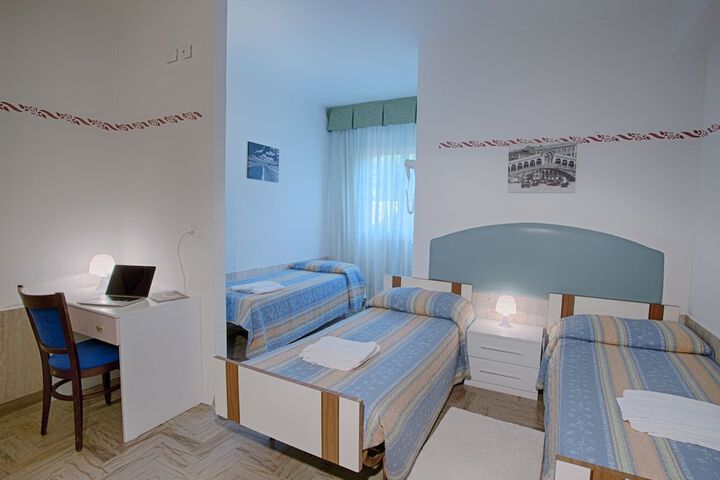 Room 4 of 33