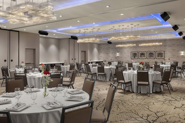 Ballroom/Hall 24 of 27
