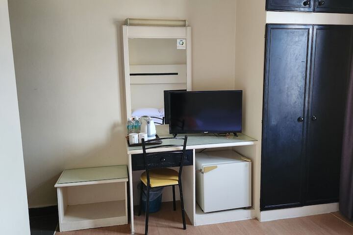 Room 62 of 82
