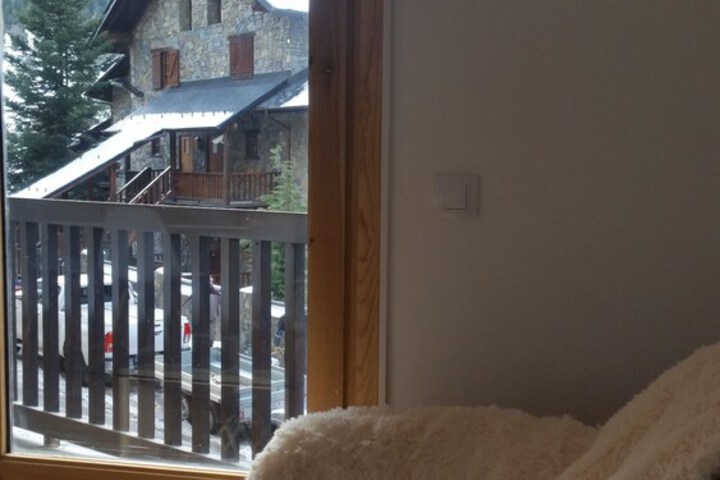 Exterior of COOL APT. Vista Aliga Tarter Chimenea