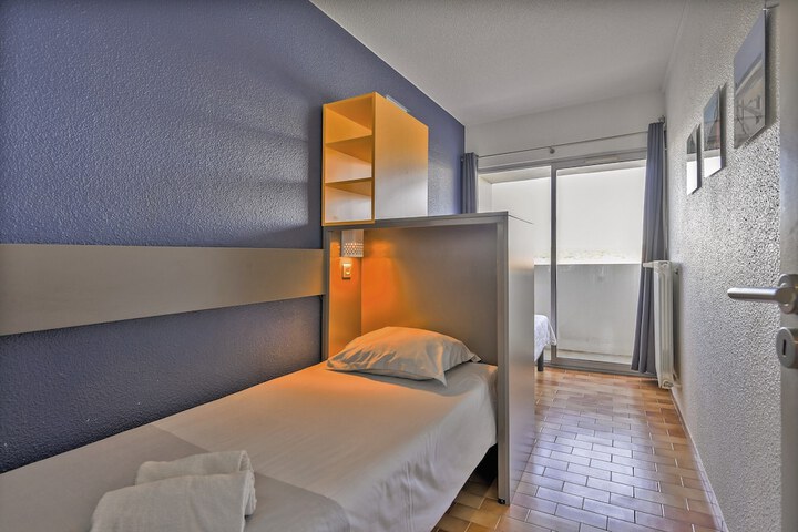 Room 10 of 37