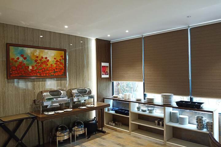 Lounge 44 of 64