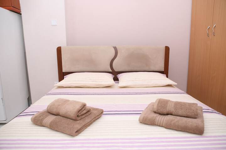 Room 28 of 35