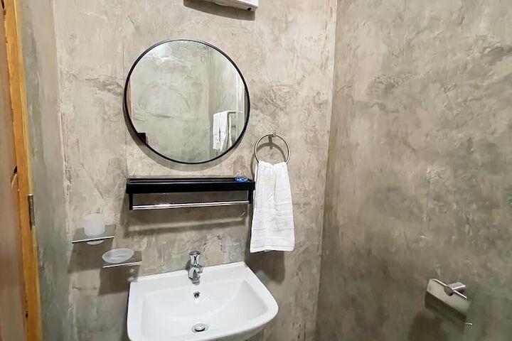 Room 10 of 19