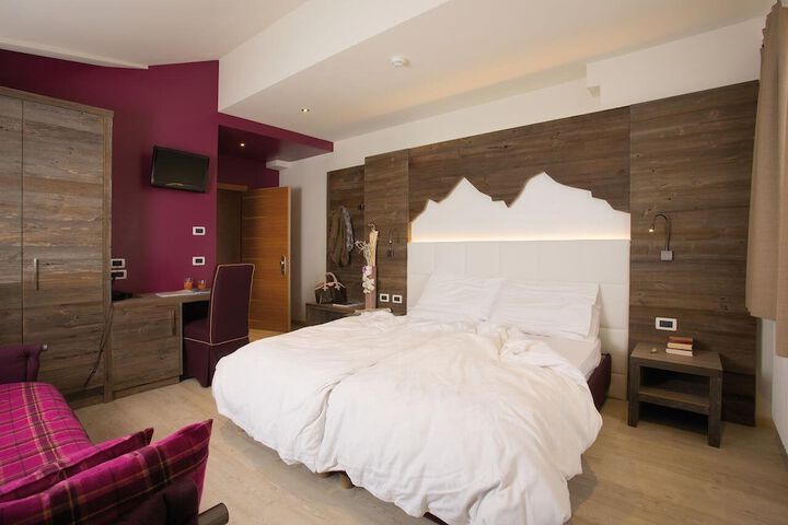 Room 10 of 33