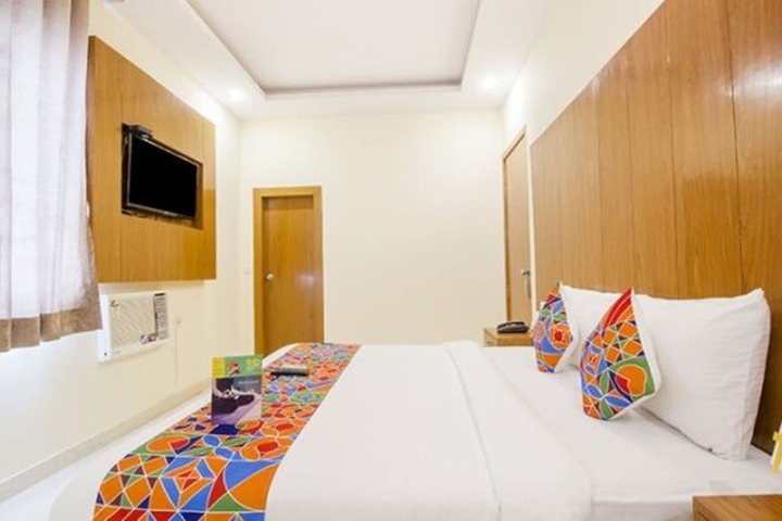 Room 11 of 29