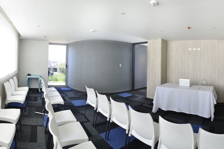 Business Center 36 of 36