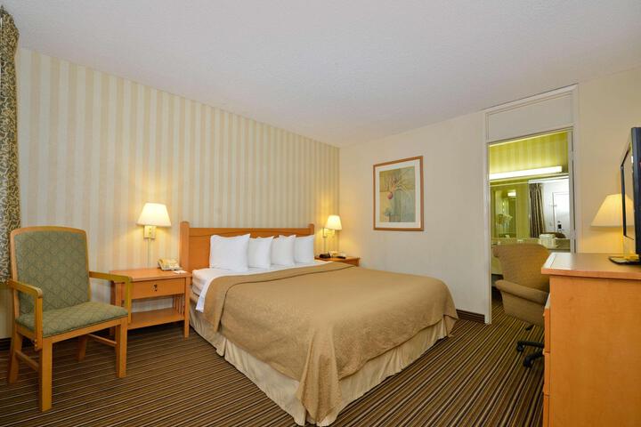 1 King Bed (20 of 22)
