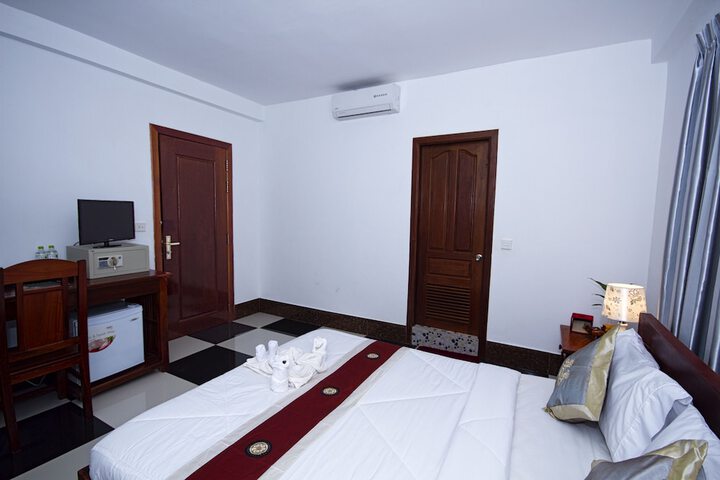 Room 11 of 50