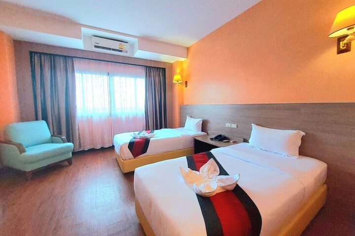 Room 27 of 32