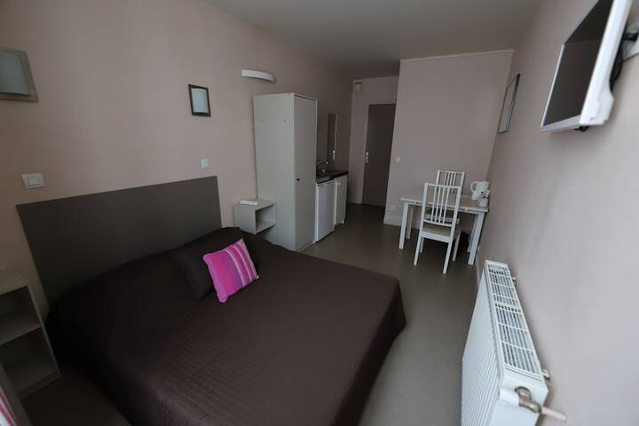 Room 13 of 27