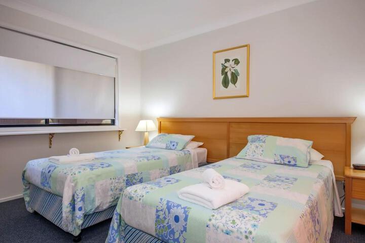 Room 13 of 20