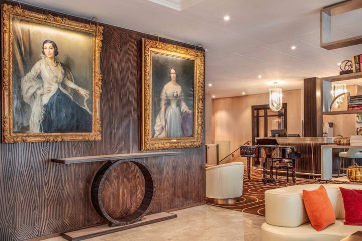 Hotel Lobby