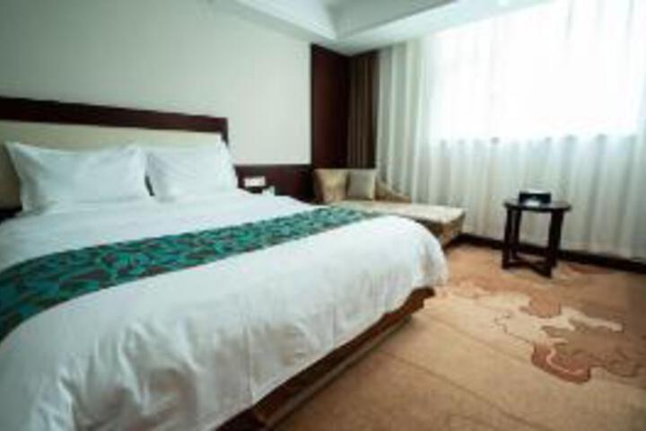 Room 8 of 9
