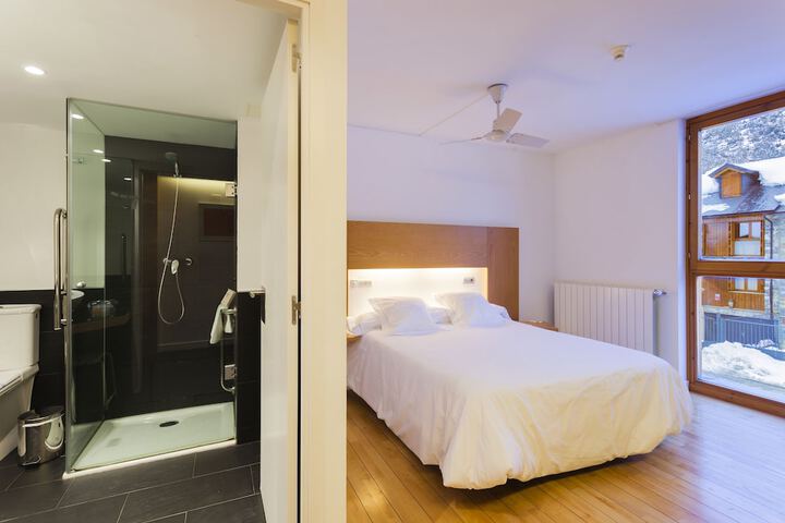 Room 9 of 90