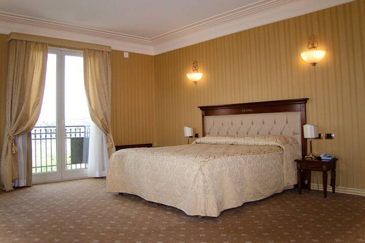 Room 13 of 94
