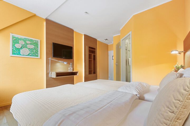 Room 12 of 43