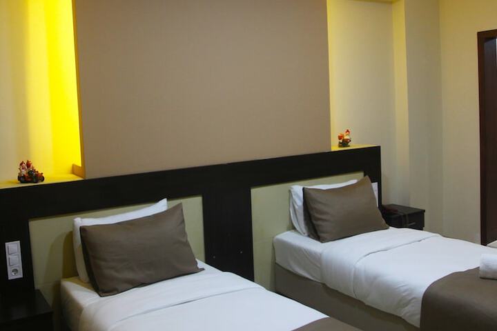 Room 9 of 29