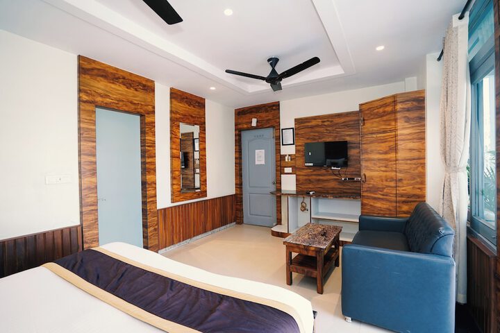 Room 33 of 80