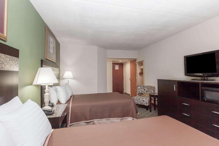 1 King Bed (7 of 11)