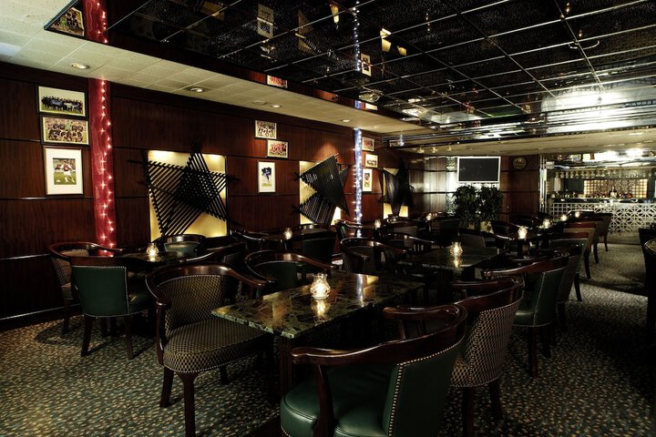 Lounge 20 of 27