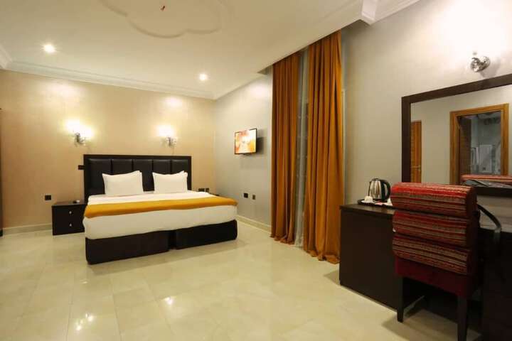 Room 2 of 18