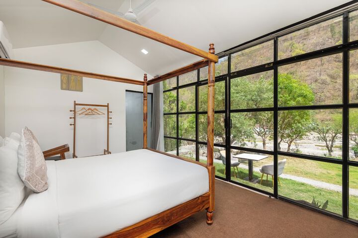 Room 9 of 36